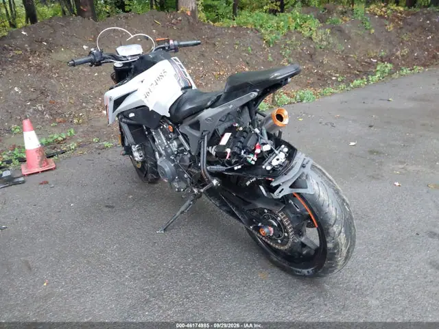 2023 KTM 790 Duke VIN LCETU7400PH700908 фото 3