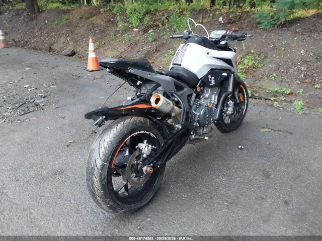 2023 KTM 790 Duke VIN LCETU7400PH700908 фото 4