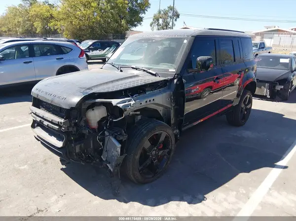 SALEX7EUXR2348646 — 2024 Land Rover Defender, фото 2 с аукциона IAAI, Передняя часть