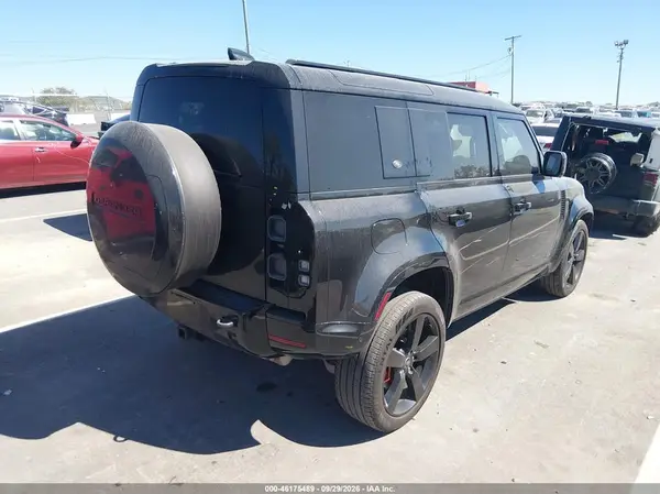 SALEX7EUXR2348646 — 2024 Land Rover Defender, фото 4 с аукциона IAAI, Передняя часть