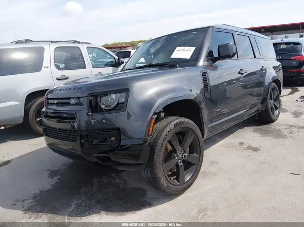 SALE2FEU0S2411672 — 2025 Land Rover Defender, фото 2 с аукциона IAAI, Правый бок