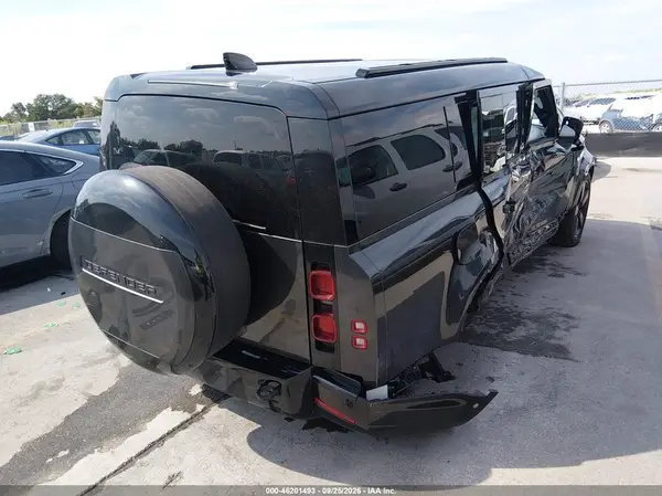 SALE2FEU0S2411672 — 2025 Land Rover Defender, фото 4 с аукциона IAAI, Правый бок