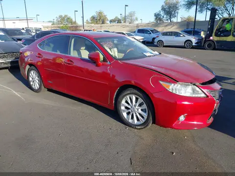JTHBW1GG3E2047551 — 2014 Lexus ES 300H, Передняя часть слева (Left Front), фото до ремонта