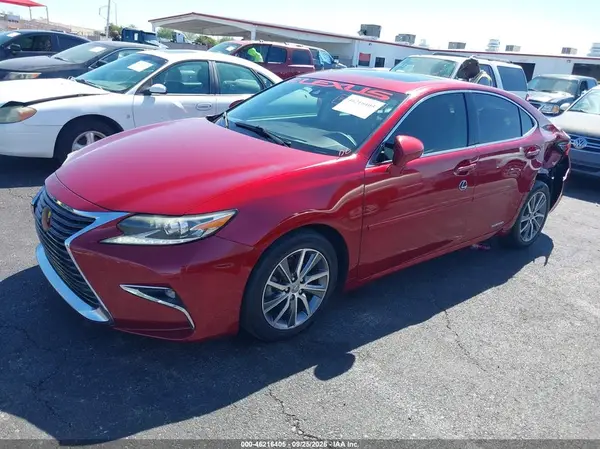 JTHBW1GG0G2115260 — 2016 Lexus ES 300H, фото 2 с аукциона IAAI, Задняя часть слева