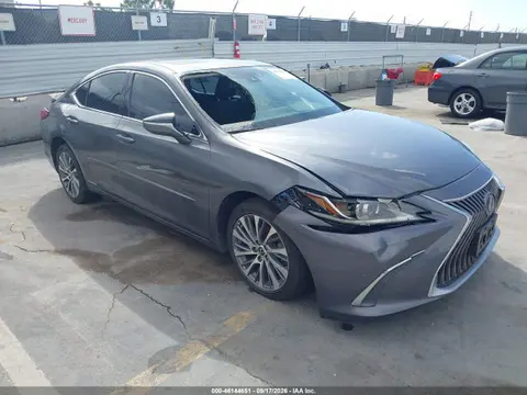 58AD21B11LU012165 — 2020 Lexus ES 300H, Передняя часть слева (Left Front), фото до ремонта