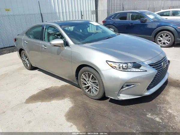58ABK1GG8GU032701 — 2016 Lexus ES, Задняя часть (Rear), фото до ремонта