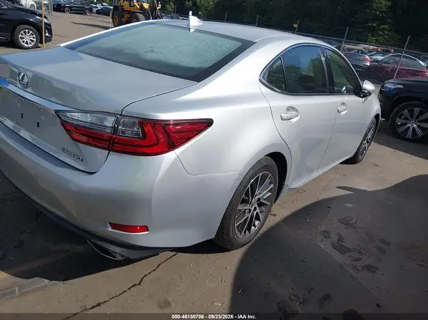 58ABK1GG9HU049069 — 2017 Lexus ES, фото 4 с аукциона IAAI 13.10.2026, Подтопление