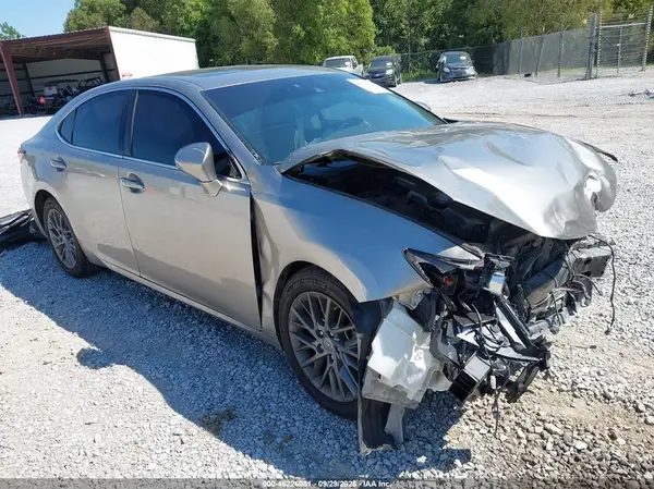 58ABK1GG5JU086156 — 2018 Lexus ES, Передняя часть (Front & Rear), фото до ремонта