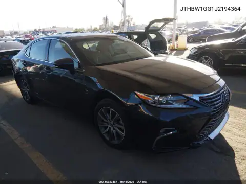 JTHBW1GG1J2194364 — 2018 Lexus ES, Сзади слева, фото до ремонта