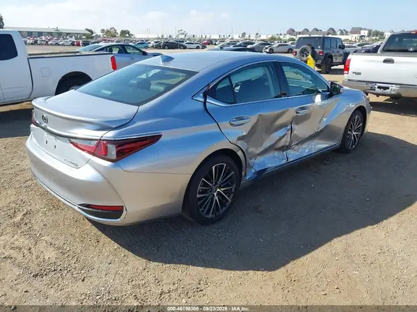58ADA1C18RU042158 — 2024 Lexus ES, фото 4 с аукциона IAAI, Правый бок