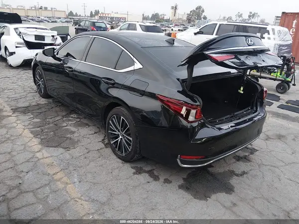 58ADA1C10SU066086 — 2025 Lexus ES, фото 3 с аукциона IAAI, Задняя часть