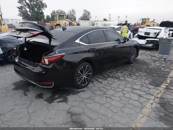 58ADA1C10SU066086 — 2025 Lexus ES, фото 4 с аукциона IAAI, Задняя часть