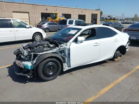 2016 Lexus IS 200T VIN JTHBA1D23G5021833 фото 2