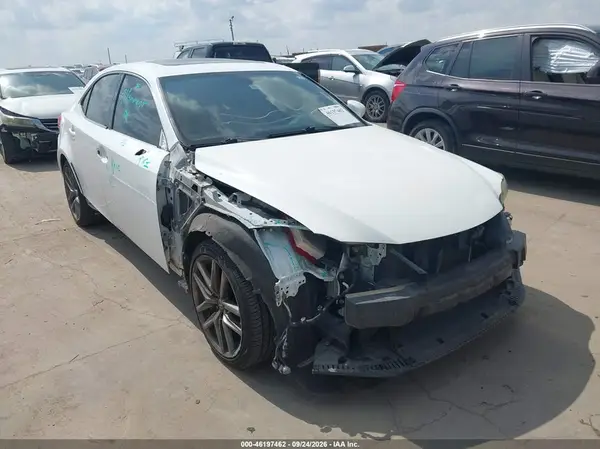JTHBA1D25G5038200 — 2016 Lexus IS, Передняя часть (Front End), фото до ремонта