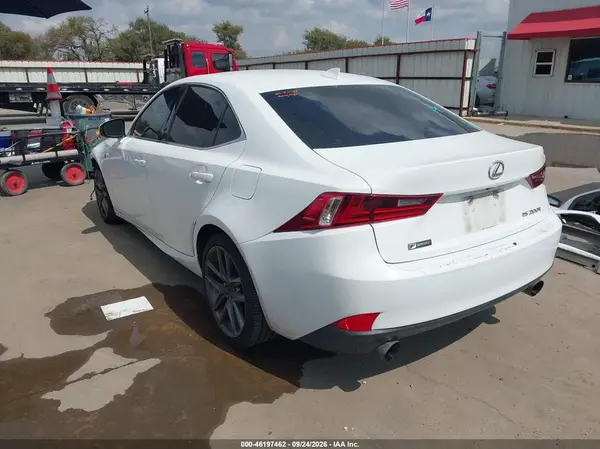 JTHBA1D25G5038200 — 2016 Lexus IS, фото 3 с аукциона IAAI, Передняя часть