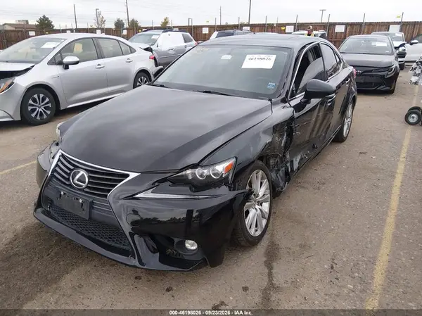 JTHCM1D29G5009004 — 2016 Lexus IS, фото 2 с аукциона IAAI, Передняя часть слева