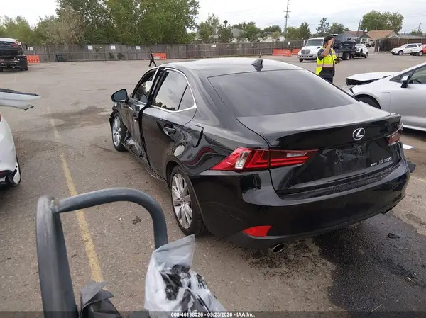 JTHCM1D29G5009004 — 2016 Lexus IS, фото 3 с аукциона IAAI, Передняя часть слева