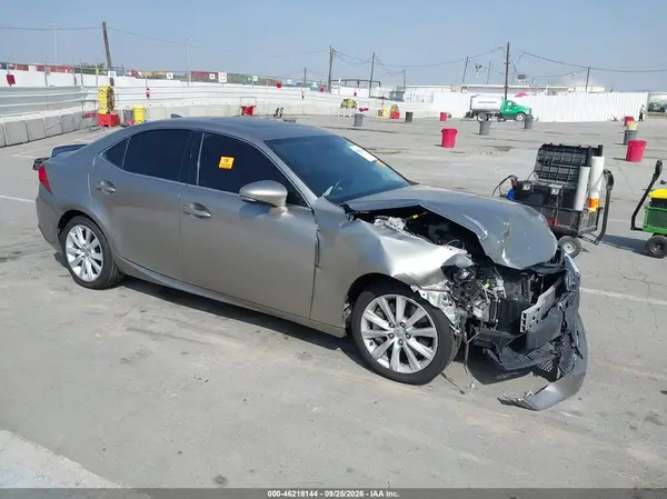 JTHBA1D2XG5007847 — 2016 Lexus IS, Биологическая или химическая опасность (Biohazard), фото до ремонта