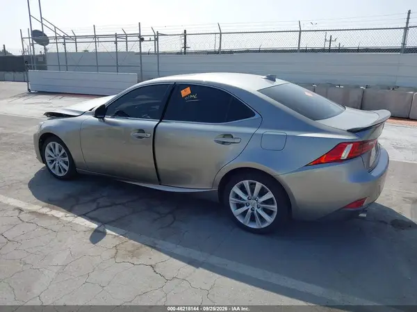 JTHBA1D2XG5007847 — 2016 Lexus IS, фото 3 с аукциона IAAI, Биологическая или химическая опасность
