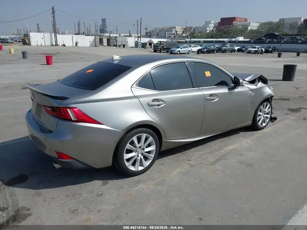 JTHBA1D2XG5007847 — 2016 Lexus IS, фото 4 с аукциона IAAI, Биологическая или химическая опасность