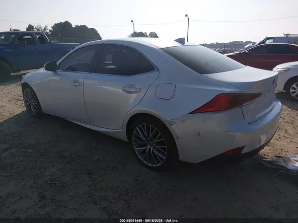 JTHBA1D23H5043879 — 2017 Lexus IS, фото 3 с аукциона IAAI 15.10.2026, Передняя часть слева