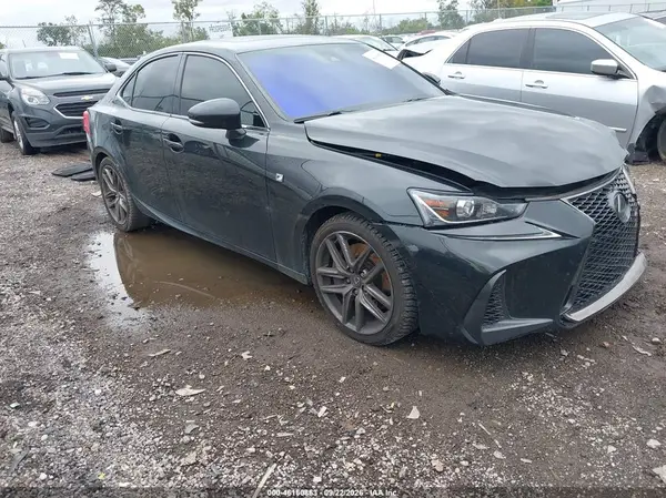 JTHCM1D25H5023905 — 2017 Lexus IS, Передняя часть (Front & Rear), фото до ремонта