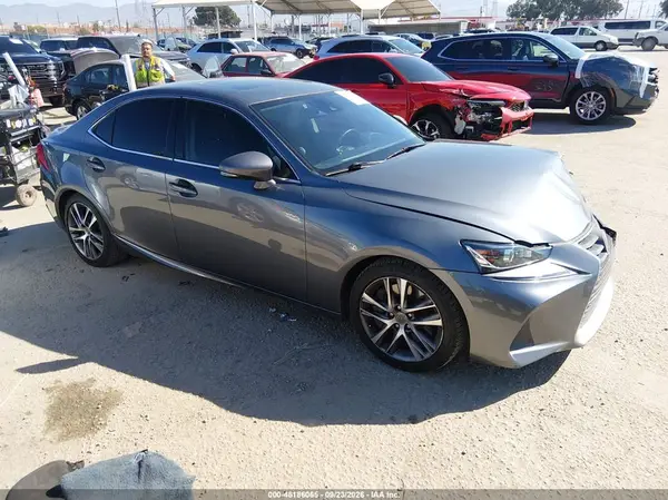 JTHBA1D28K5084578 — 2019 Lexus IS, Передняя часть слева (Left Front), фото до ремонта