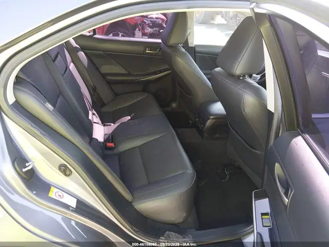 JTHBA1D28K5084578 — 2019 Lexus IS, Передняя часть слева (Left Front), фото до ремонта