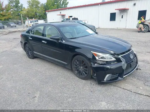 JTHCL5EF4G5026935 — 2016 Lexus LS 460, Передняя часть слева (Left Front), фото до ремонта