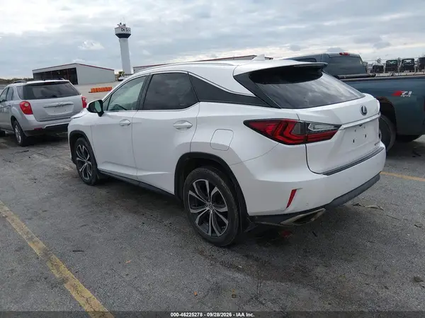 2T2BZMCA3HC097542 — 2017 Lexus RX, фото 3 с аукциона IAAI, Передняя часть справа