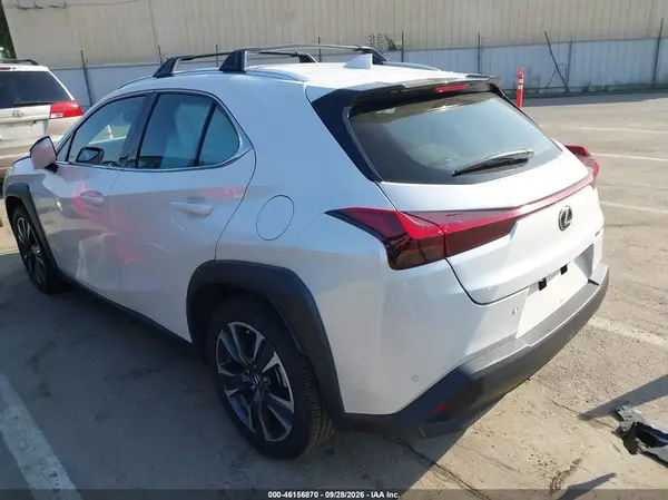 JTHX6JBH2R2180409 — 2024 Lexus UX, фото 3 с аукциона IAAI, Передняя часть справа