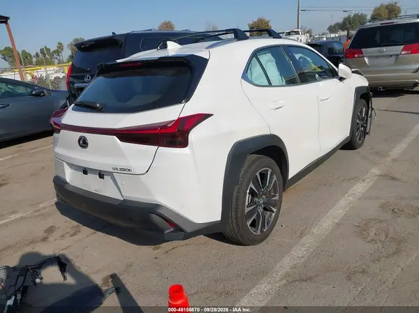 JTHX6JBH2R2180409 — 2024 Lexus UX, фото 4 с аукциона IAAI, Передняя часть справа
