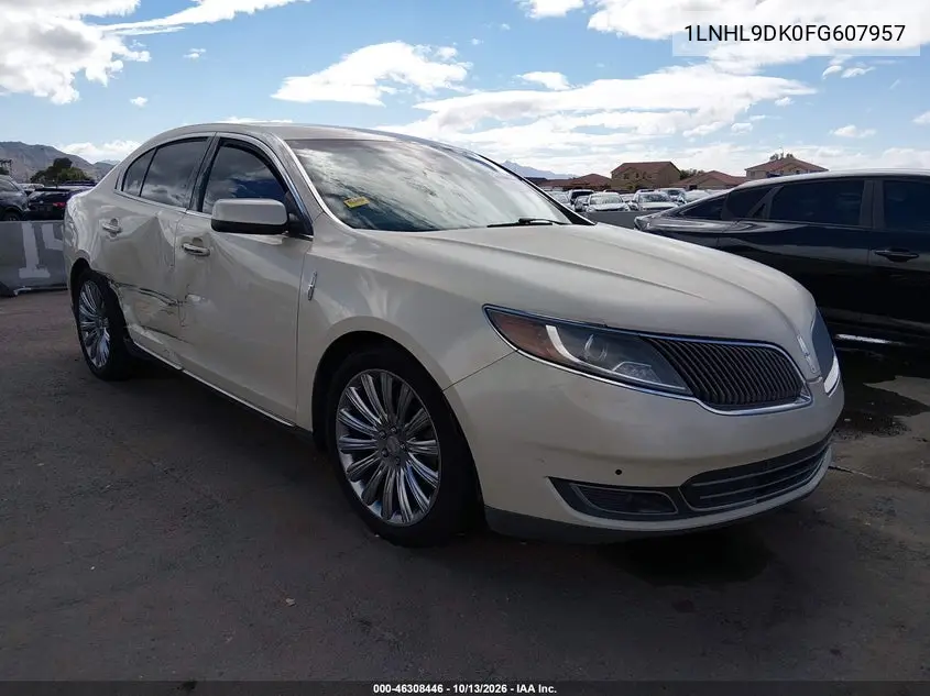 2015 Lincoln Mks VIN 1LNHL9DK0FG607957 фото 2