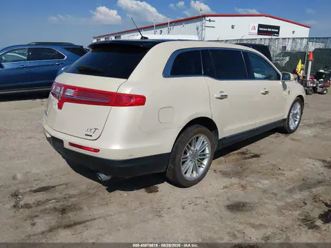 2016 Lincoln Mkt Ecoboost VIN 2LMHJ5AT1GBL03142 фото 4