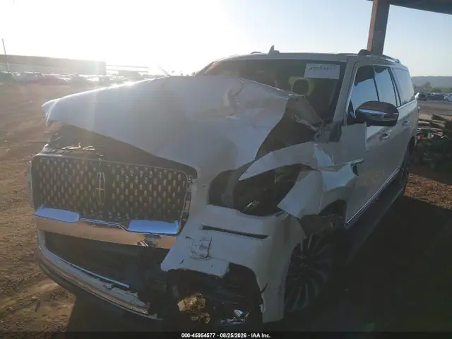 2023 Lincoln Navigator Black Label L VIN 5LMJJ3TG5PEL04703 фото 2
