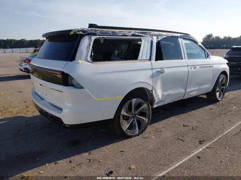 2025 Lincoln Navigator Black Label L VIN 5LMJJ3TG9SEL00372 фото 4