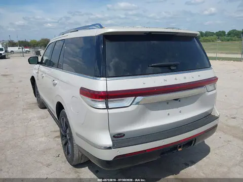 2024 Lincoln Navigator Reserve VIN 5LMJJ2LG7REL02612 фото 3