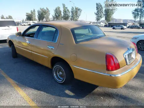 1998 Lincoln Town Car Signature VIN 1LNFM82W8WY701454 фото 3