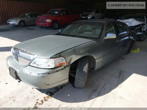 1LNHM81W14Y615944 — 2004 Lincoln Town Car, фото 2 с аукциона IAAI, Правый бок