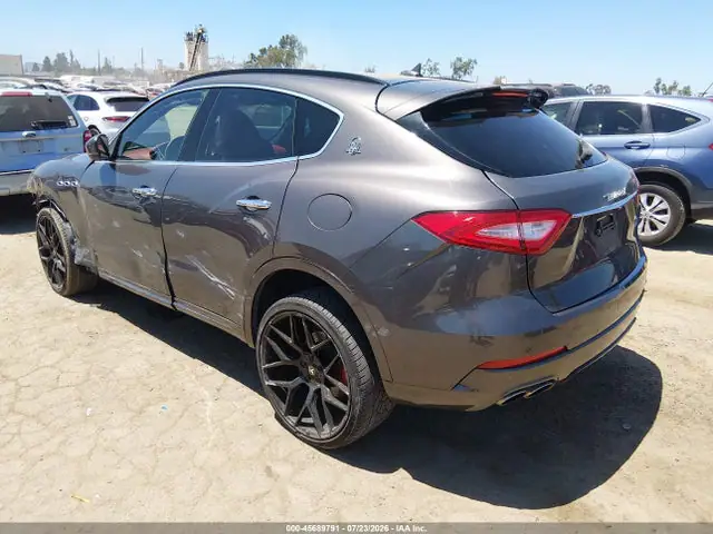 ZN661YUS7HX246143 — 2017 Maserati Levante S, фото 3 с аукциона IAAI 14.10.2026, Передняя и задняя части