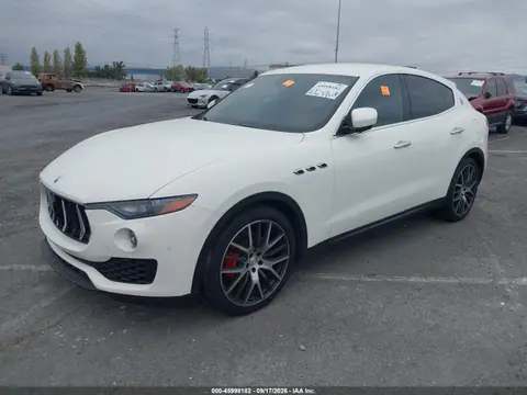 2017 Maserati Levante VIN ZN661XUAXHX243822 фото 2