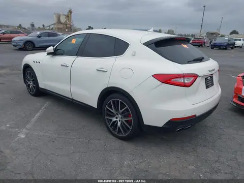 2017 Maserati Levante VIN ZN661XUAXHX243822 фото 3