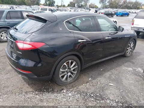 2017 Maserati Levante VIN ZN661XUA4HX233433 фото 4