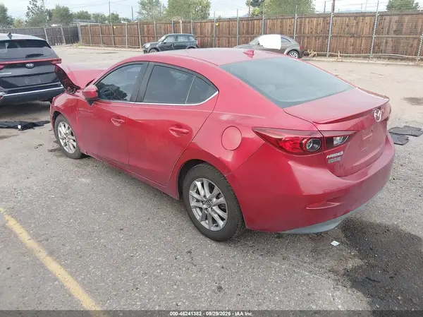 JM1BM1W78G1307573 — 2016 Mazda 3, фото 3 с аукциона IAAI, Передняя часть