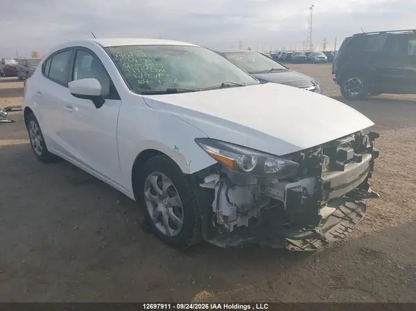 3MZBN1K76JM263020 — 2018 Mazda 3, Передняя часть (Front), фото до ремонта