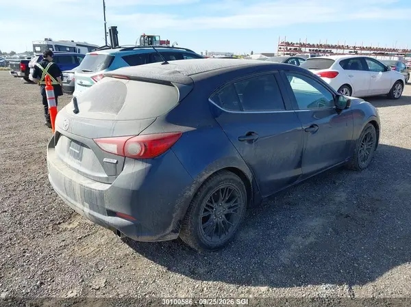 JM1BN1L71J1155211 — 2018 Mazda 3, фото 4 с аукциона IAAI 29.09.2026, Левый бок