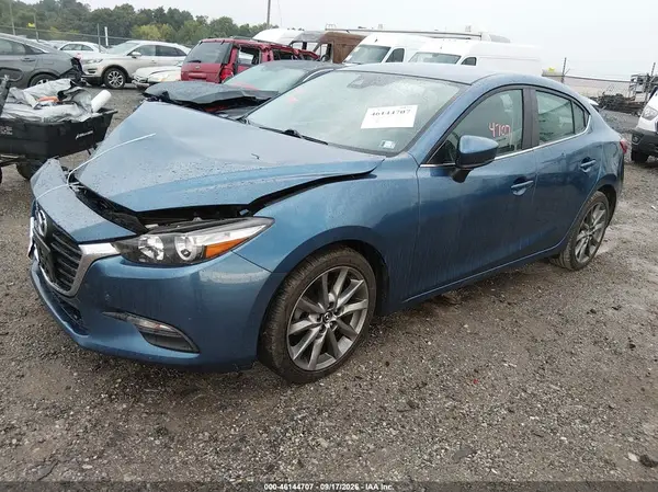 3MZBN1V33JM222157 — 2018 Mazda 3, фото 2 с аукциона IAAI 14.10.2026, Передняя часть справа
