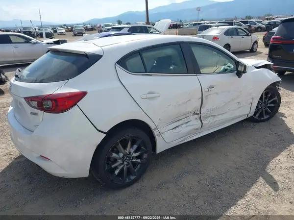 3MZBN1L33JM172069 — 2018 Mazda 3, фото 4 с аукциона IAAI, Правый бок