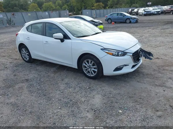 3MZBN1K75JM183644 — 2018 Mazda 3, Передняя часть слева (Left Front), фото до ремонта
