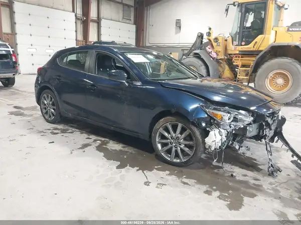 3MZBN1M39JM213481 — 2018 Mazda 3, Передняя часть (Front End), фото до ремонта